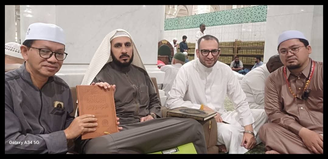 KH. Syam Amir Yunus Terima Sanad Al-Qur'an Riwayat Syu’bah di Masjidil Haram